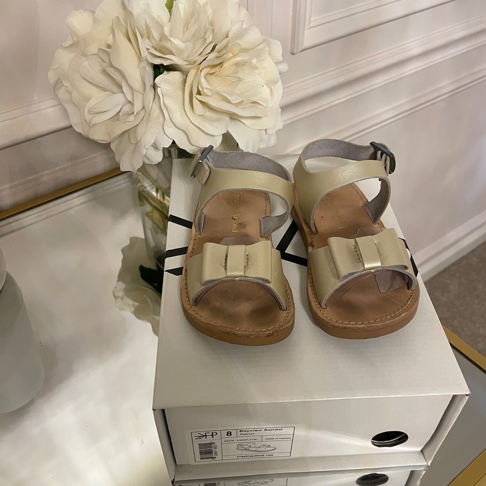 Freshly Picked Bayview sandals in size 8.
